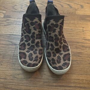 Rothy's Wildcat Chelsea Boot Beige and Black Slip-On Sneaker 8